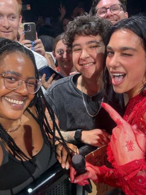 via x.com/Dualipa_france
