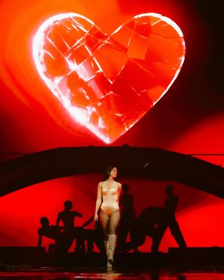 © instagram.com/adam.ellia
